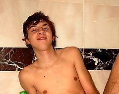 Slender twink wanks off in the bath